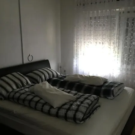 Luxerioese Mit Bergblick