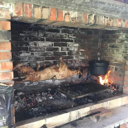Vakantiehuis Luxerioese Mit Bergblick Donji Ljenobud