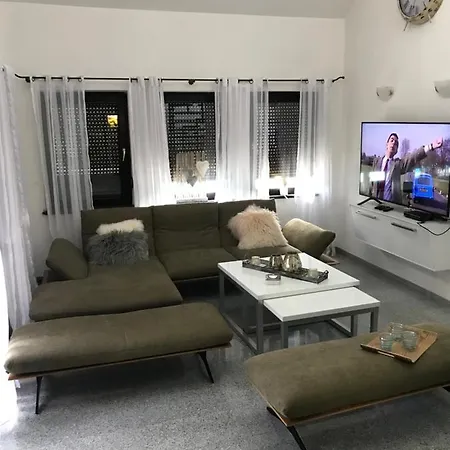 Luxerioese Mit Bergblick Holiday home Donji Ljenobud