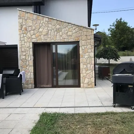 Luxerioese Mit Bergblick 펜션 Donji Ljenobud