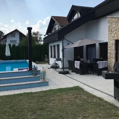 Luxerioese Mit Bergblick 펜션 Donji Ljenobud