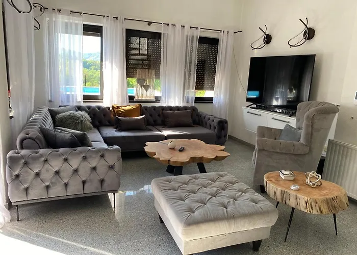 Luxerioese Mit Bergblick Donji Ljenobud