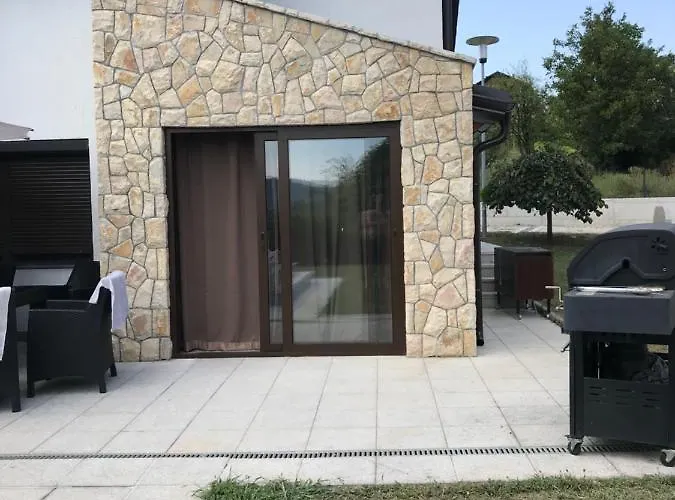 Luxerioese Mit Bergblick 度假居 Donji Ljenobud