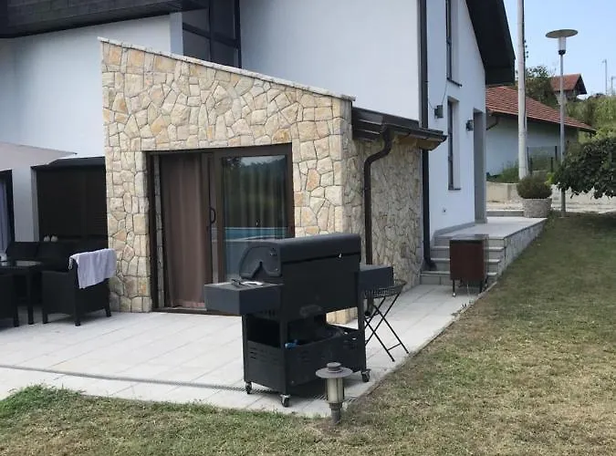 Luxerioese Mit Bergblick Donji Ljenobud