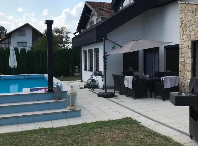 Luxerioese Mit Bergblick 度假居 Donji Ljenobud